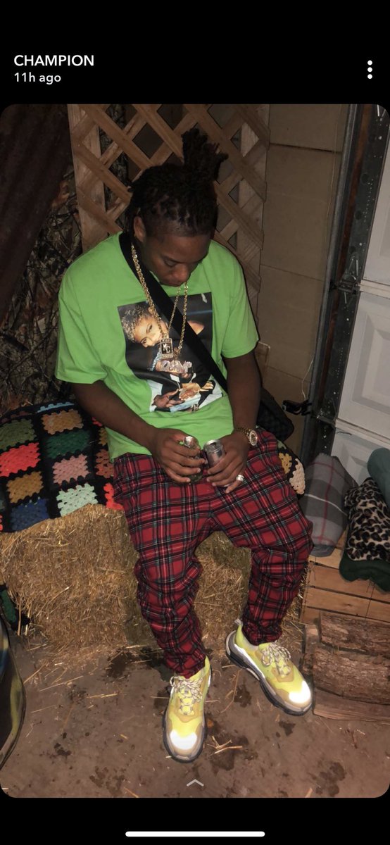 TheChamp_SMRN's tweet photo. BEEN KEEPING MY DISTANCE NIGGAS SAY IM ACTING DIFFERENT π§π§π§π§ #KEEPCOUNTIN https://t.co/vPaZjQL12q