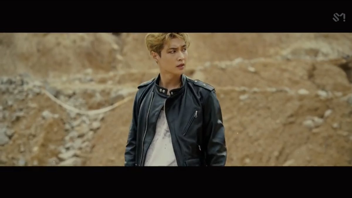 butterflss's tweet photo. Welcome back Zhang Yixing. I still can't believe its you😭 @LAY_zhang_ @weareoneEXO #DONT_MESS_UP_MY_TEMPO #DONTMESSUPMYTEMPO #EXO https://t.co/9cfTTYJ4tC