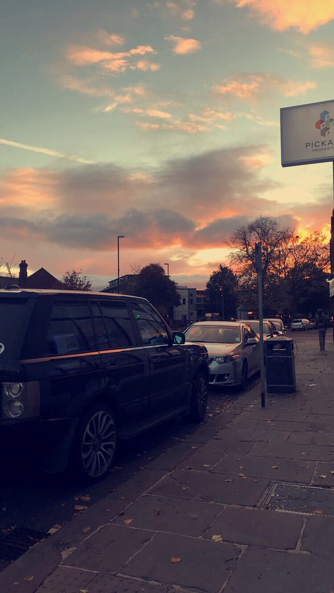 homedesignhacks's tweet image. Struggling for inspo? It’s all around you! Take some time to take in your surroundings, see what they can add to your projects!🍂🌞 
#HomeDesignHacks #interiorinspiration #sunset #newblog #Leeds