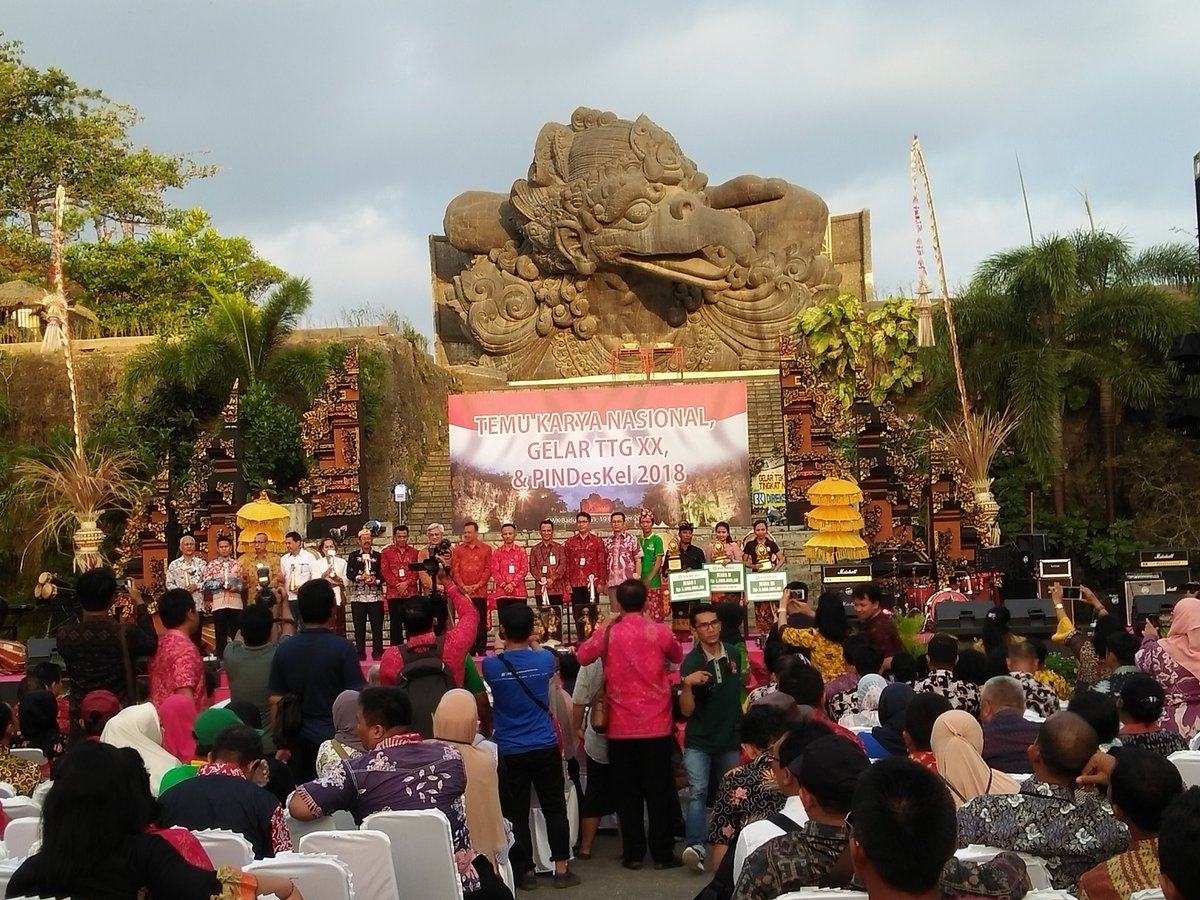 14merta's tweet photo. penutupan #GelasTTG Nasional dan PINDes-Kel 2018, di Garuda Wisnu Kencana (GWK) Bali,   "Dari Desa Satu Utk Indonesia" 
@jokowi 
@EkoSandjojo 
@anwsanusi 
@taufikmadjid71 
@fachrilabalado https://t.co/BwJ9HQqNDh https://t.co/nTX7DzUoPd