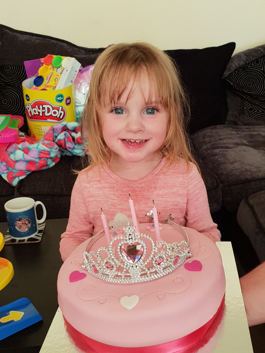 Laura_Jayne1991's tweet photo. I have a 3 year old... and what an amazing one she is ๐๐คฉ๐๐ #3goingon23 https://t.co/KyOPdzjkGB