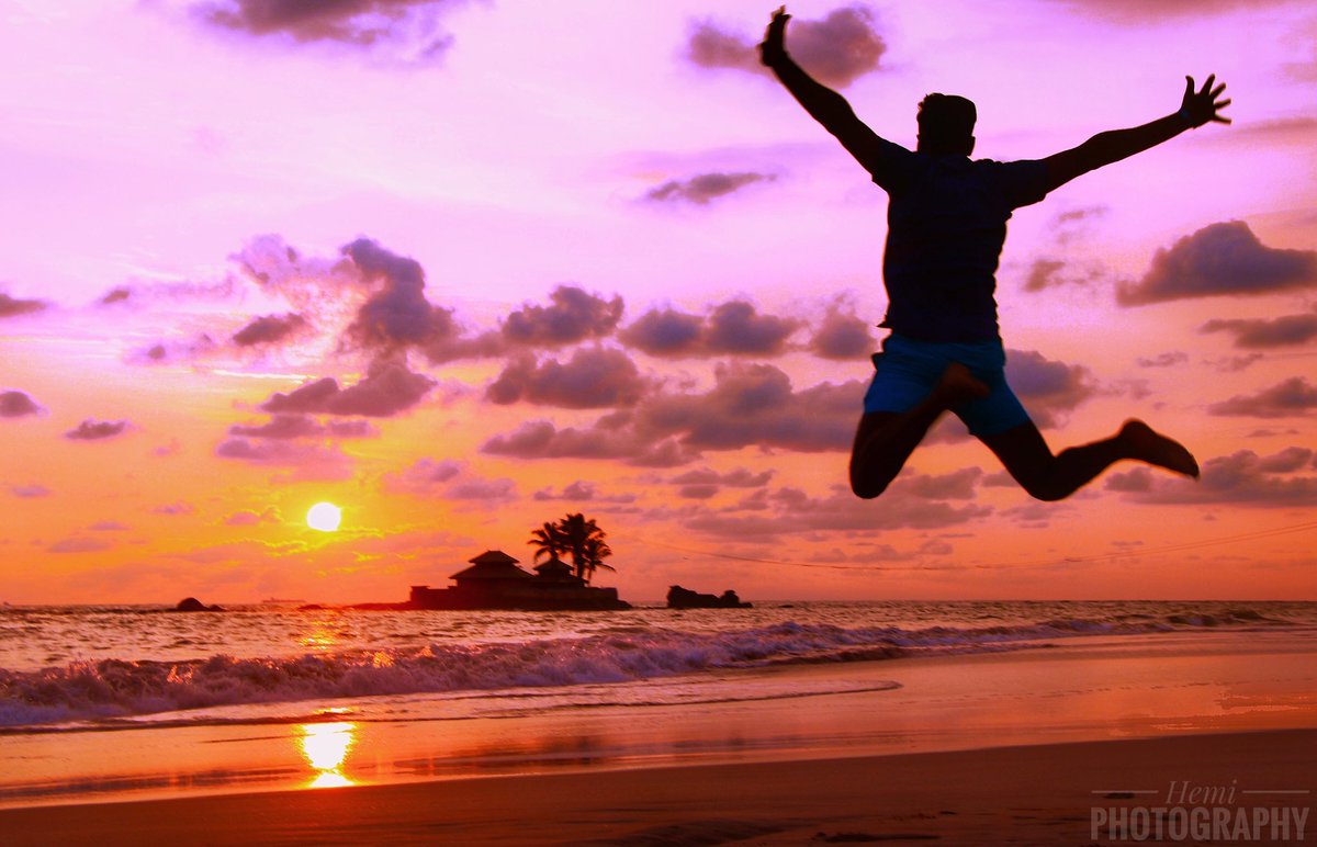 TravelFlute's tweet photo. RT @hemaka21: Jumping for joy. Lovely evening on the way from Galle. Can't beat a #sunset by the sea.
-
#super_photosunsets #srilanka #galle #hikkaduwa #visitsrilanka #sunsetlicious #sunsetbeach #sunset_hunter #canon_photos #hq_globe #srilankanstyle #bea… https://t.co/lc9ckU4Qlz
