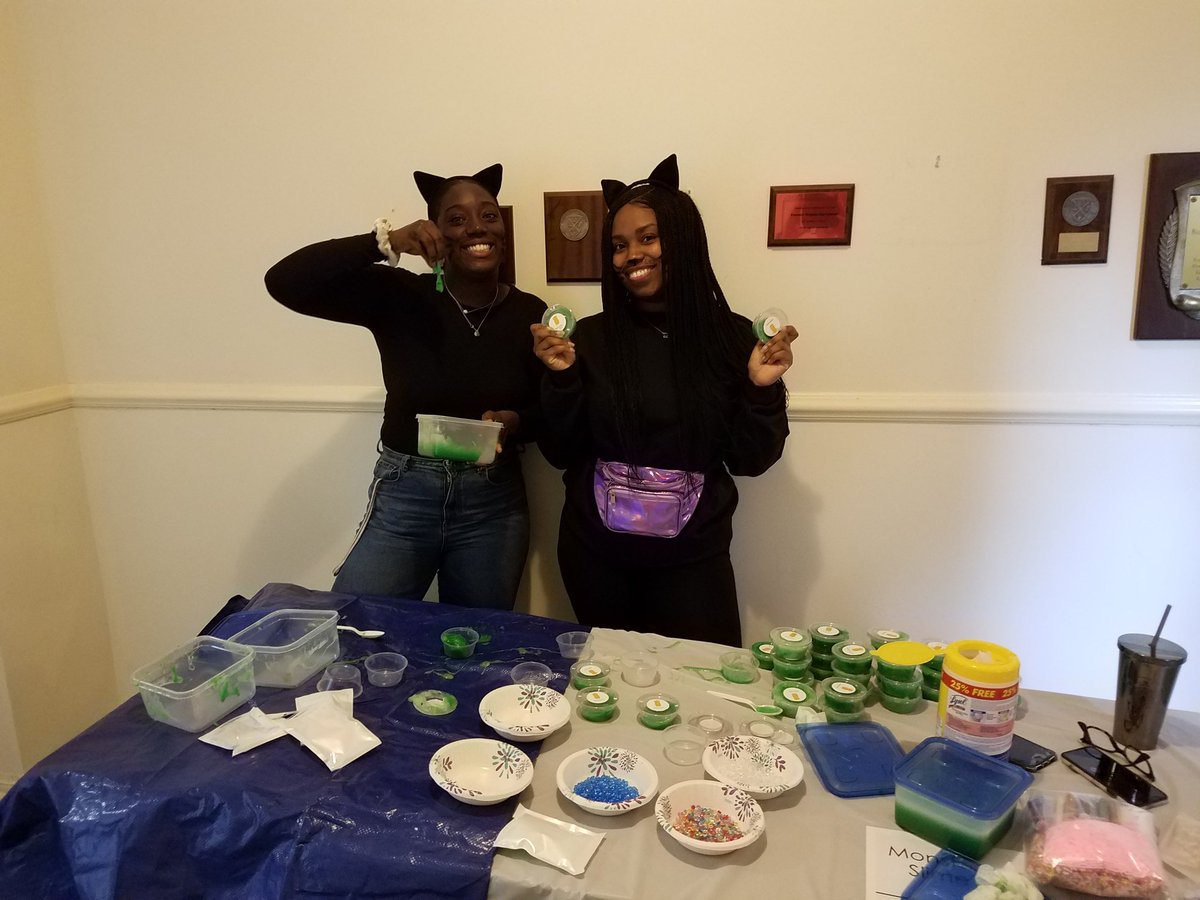 BritatheMs's tweet image. We had so much fun at the DHHPC Fall Fest! Can't wait to do it again next year! #Deaf #dhhpc #dhhpcfallfest2018 #fallfestival #dhh #fallfun #deaffun #hardofhearingfun #weusesign #gettingready #ASL #teacherofthedeaf #teacherlife