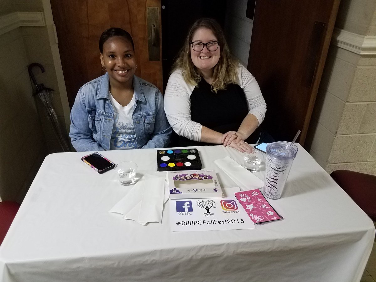 BritatheMs's tweet image. We had so much fun at the DHHPC Fall Fest! Can't wait to do it again next year! #Deaf #dhhpc #dhhpcfallfest2018 #fallfestival #dhh #fallfun #deaffun #hardofhearingfun #weusesign #gettingready #ASL #teacherofthedeaf #teacherlife