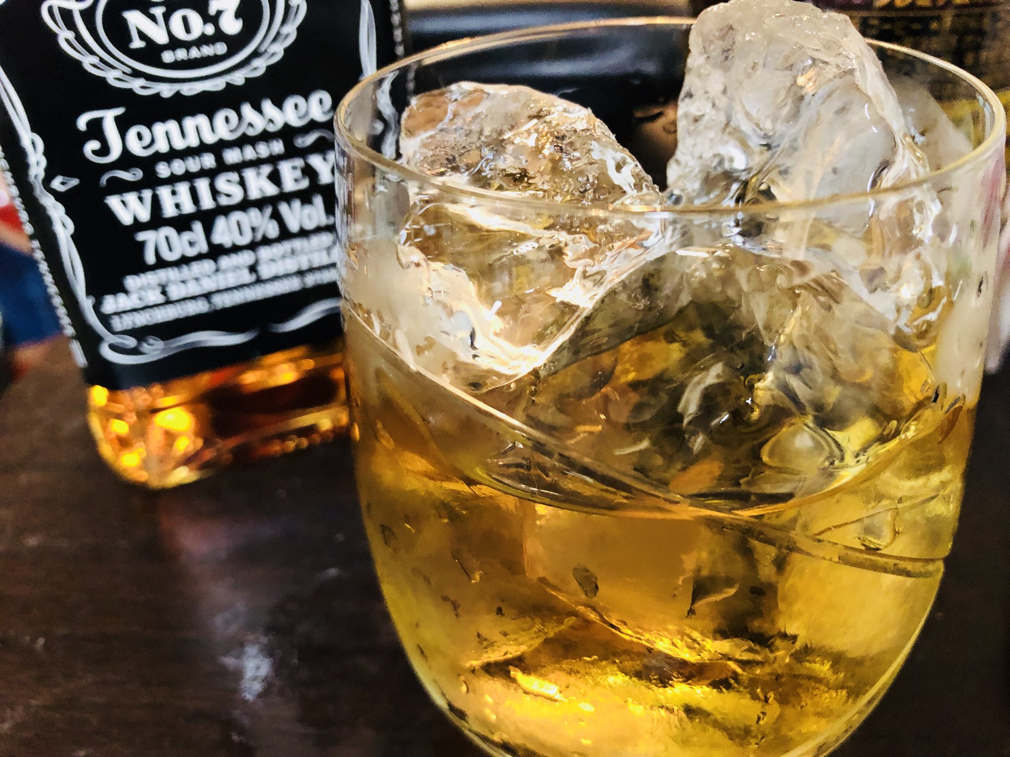 向山雄治 久々に ジャックダニエルな気分です Jackdaniel ジャックダニエル T Co Vadof9rd5h Twitter