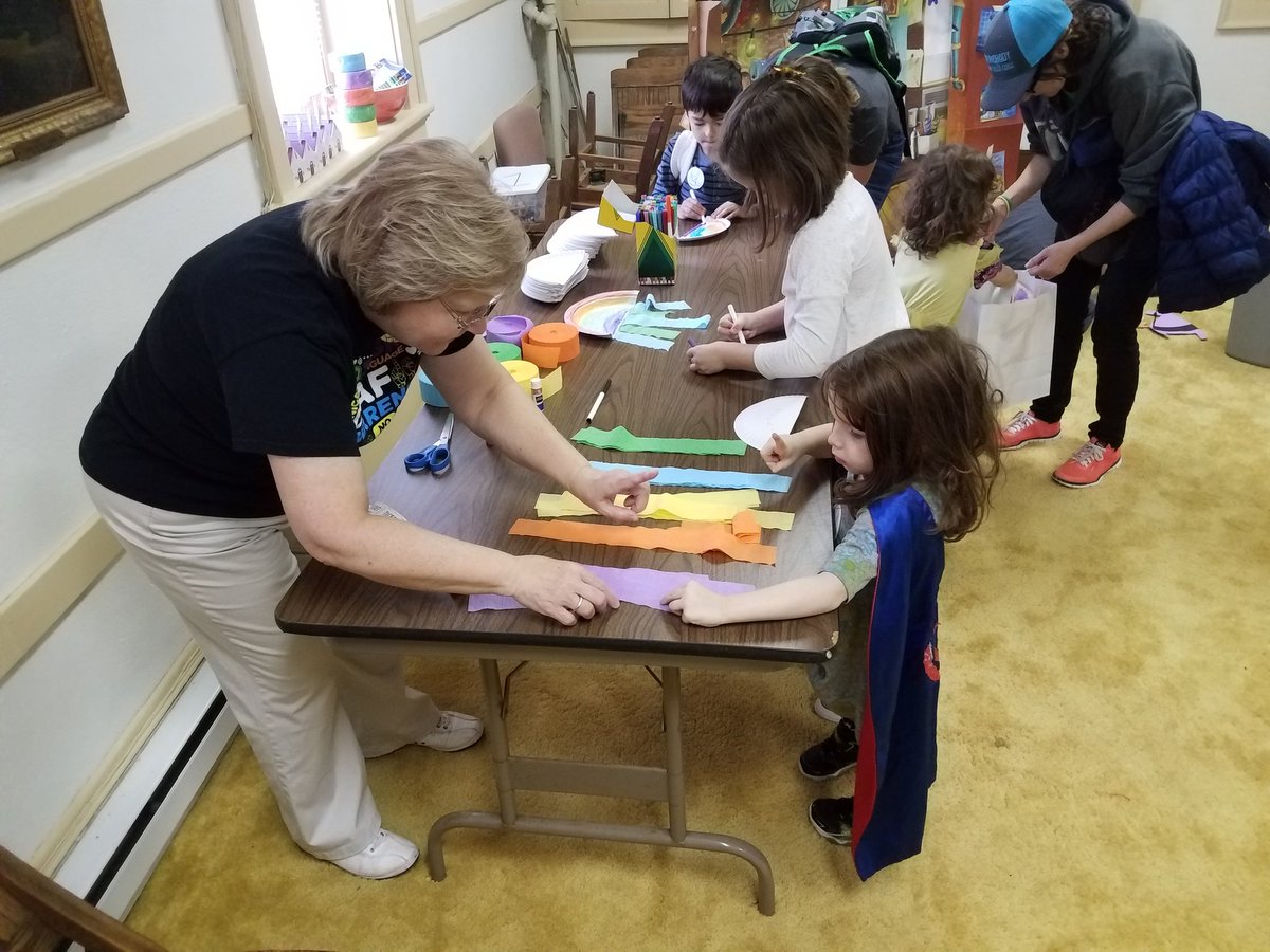 BritatheMs's tweet image. The kids are here! #dhhpcfallfest2018 #Deaf #hardofhearing #weusesign #funtimes #teacherlife #lotsofsmiles #fallfestival #dhhpc #lotsofvolunteers