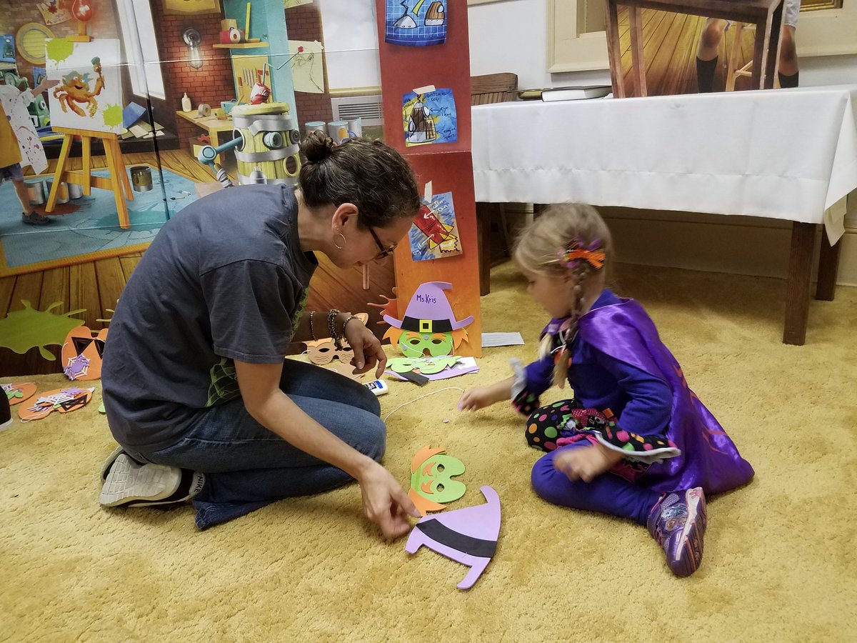 BritatheMs's tweet image. The kids are here! #dhhpcfallfest2018 #Deaf #hardofhearing #weusesign #funtimes #teacherlife #lotsofsmiles #fallfestival #dhhpc #lotsofvolunteers