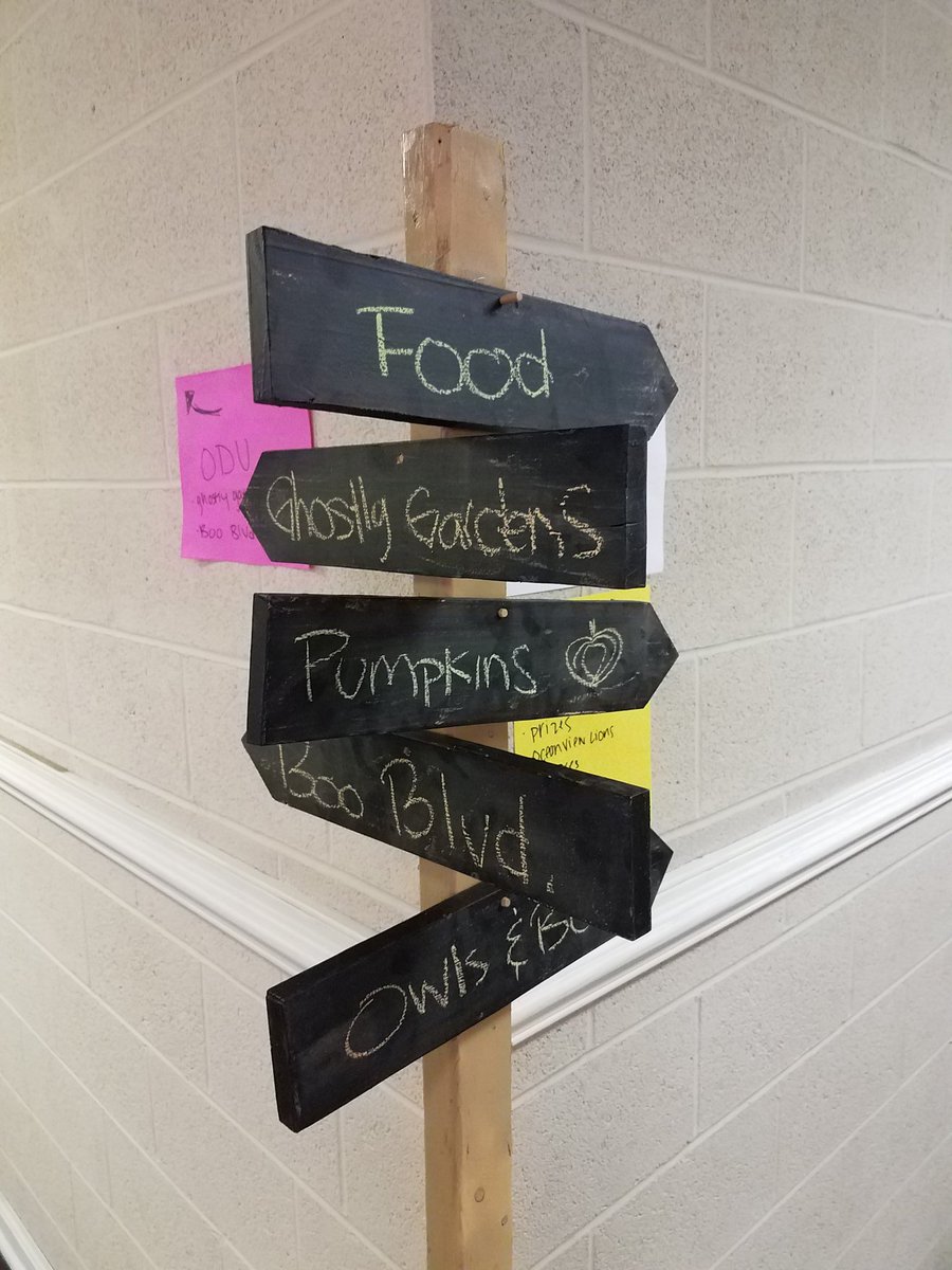 BritatheMs's tweet image. So many choices at the DHHPC Fall Fest! #weusesign #dhhpcfallfest2018 #funactivities #potions #slime #facepainting #andmore #Deaf #hardofhearing #teacherofthedeaf #fallfestival #goodtimes