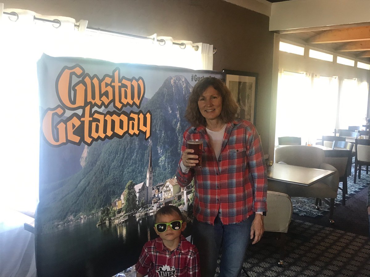 alessih's tweet photo. #gustavgetaway  happy early Halloween at the oxford country club! https://t.co/aykb4cC47G