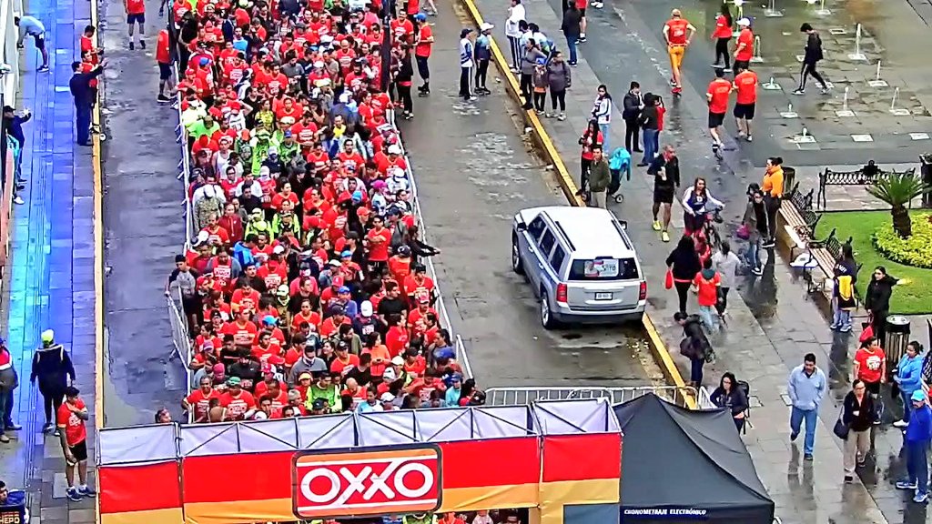 DMSPDGO's tweet photo. Club de Corredores de la @DMSPDGO #Calpullec participan en la Carrera 10k OXXO que organiza las  @Tiendas_OXXO Porque el deporte une a las familias duranguenses y las aleja de los vicios en la #DMSPDGO  apoyamos el deporte. #SeguridadResponsabilidadCompartida #GobiernoCiudadano https://t.co/0eu9YHhDHT