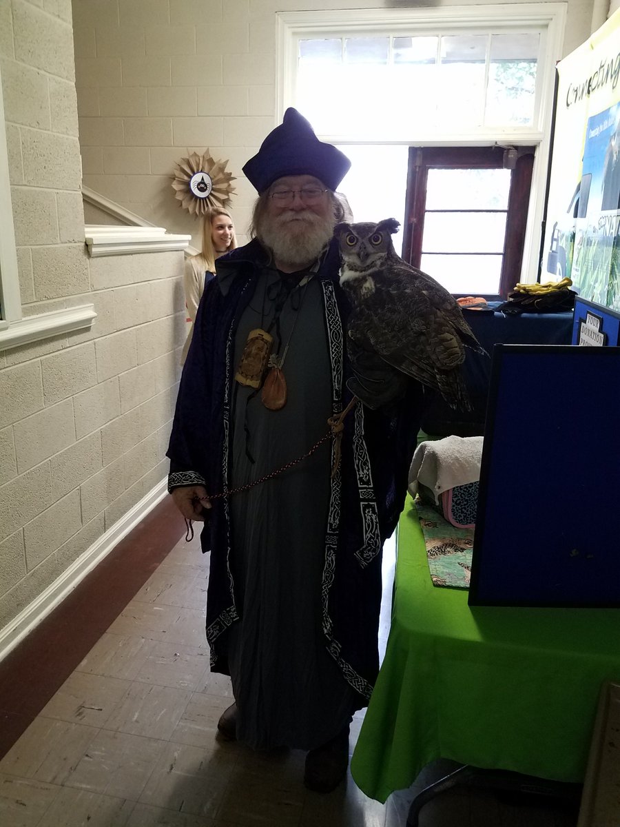 BritatheMs's tweet image. More DHHPC Fall Festival volunteers ... So much fun! #dhhpcfallfest2018 #dhhpc #volunteers #weusesign #deaf #hardofhearing #familyfun #yestheowlisreal #sofun #pumpkins #fallfestival #girlscouts