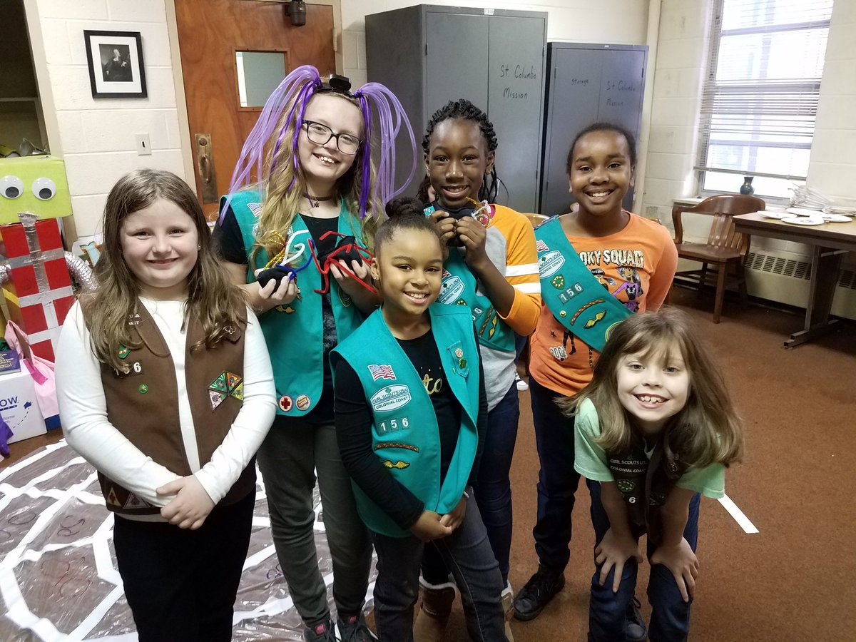 BritatheMs's tweet image. More DHHPC Fall Festival volunteers ... So much fun! #dhhpcfallfest2018 #dhhpc #volunteers #weusesign #deaf #hardofhearing #familyfun #yestheowlisreal #sofun #pumpkins #fallfestival #girlscouts
