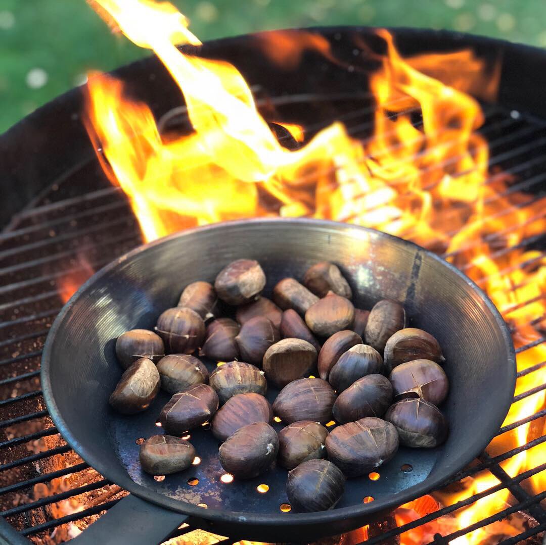 🔥🌰Sweet chestnuts a varied snack in between, especially during the autumn and winter months 🌰🔥<a href="/WeberGrills/">Weber Grills</a> <a href="/InfoRauchfaktum/">rauchfaktum</a>