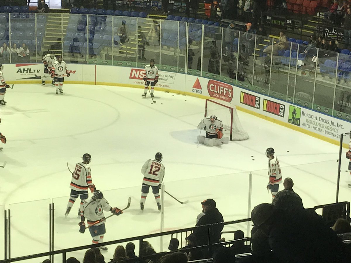 DeborahG67's tweet photo. 🥅🏒 @UCMensHockey https://t.co/q2z4LXdhDu