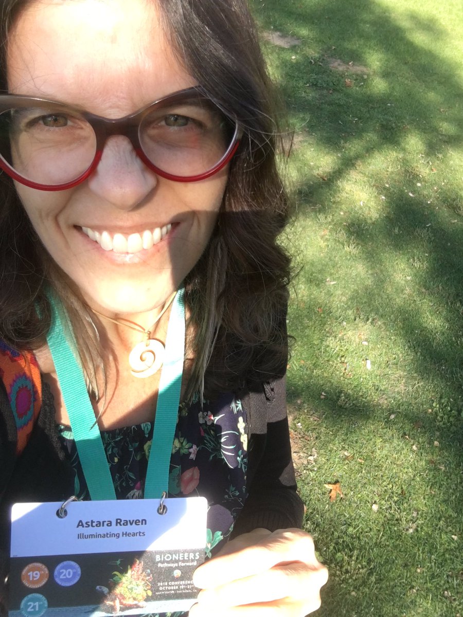 illumin8hearts's tweet image. Blinded by the light of the future. The future is bright. #bioneers2018 #illuminatinghearts #inspiration #gaia #pachimama #motherearth #weareallrelatives