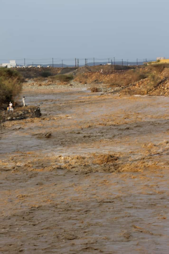 وادي المحموم لحظة وصوله قرية المهاب .ب صحم اليوم تصوير علي المزيني