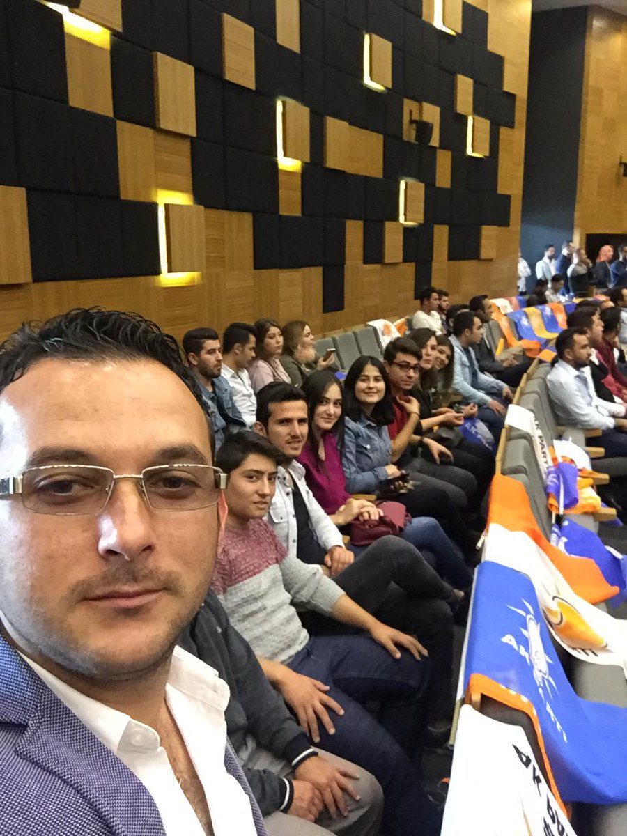hasanisikdemir's tweet photo. Büyük bir coşkuyla İl Gençlik Kolları Danışma Meclisi toplantımızı gerçekleştirdik.
@sahin_tin @necipfiliz @gokhannakbulut #GençlikGüçlüGelecek https://t.co/WTqEAqPRhW