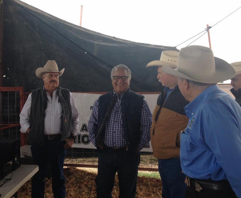 SEDERCOAH's tweet photo. #Acuña Secretario @flores_mendez presente en la final del 4o. Concurso del Becerro Gordo en la 4a. Expo Ganadera 2018 organizada por la Asociación Ganadera Local @mrikelme #FuerteCoahuilaEs https://t.co/yD7xlREpzx