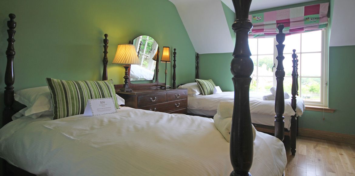 GDHolidays's tweet photo. Fabulously luxurious, wouldn't you love to stay in one of the #EllinghamHall cottages &amp; make your friends jealous with your gorgeous holiday snaps?! Take a peek: https://t.co/mXbNNCskum https://t.co/hnmbk5ClXW