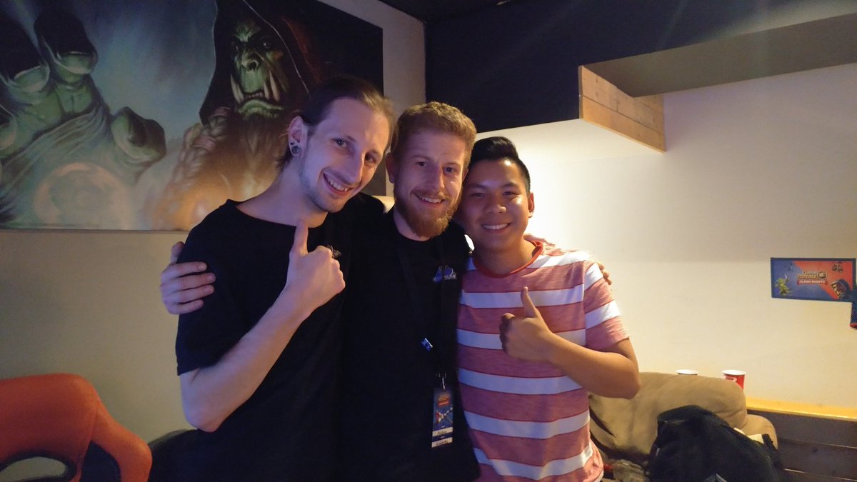 Its_Pyg's tweet image. Another fantastic night with some of @ClashRoyale's finest players, and what a picture to end with 2 of the best guys. 😊 @abletomgaming @Light_Pollux 
Just missing @DoxirCR!
Thank you everyone for another successful @ClashNights in Montréal!