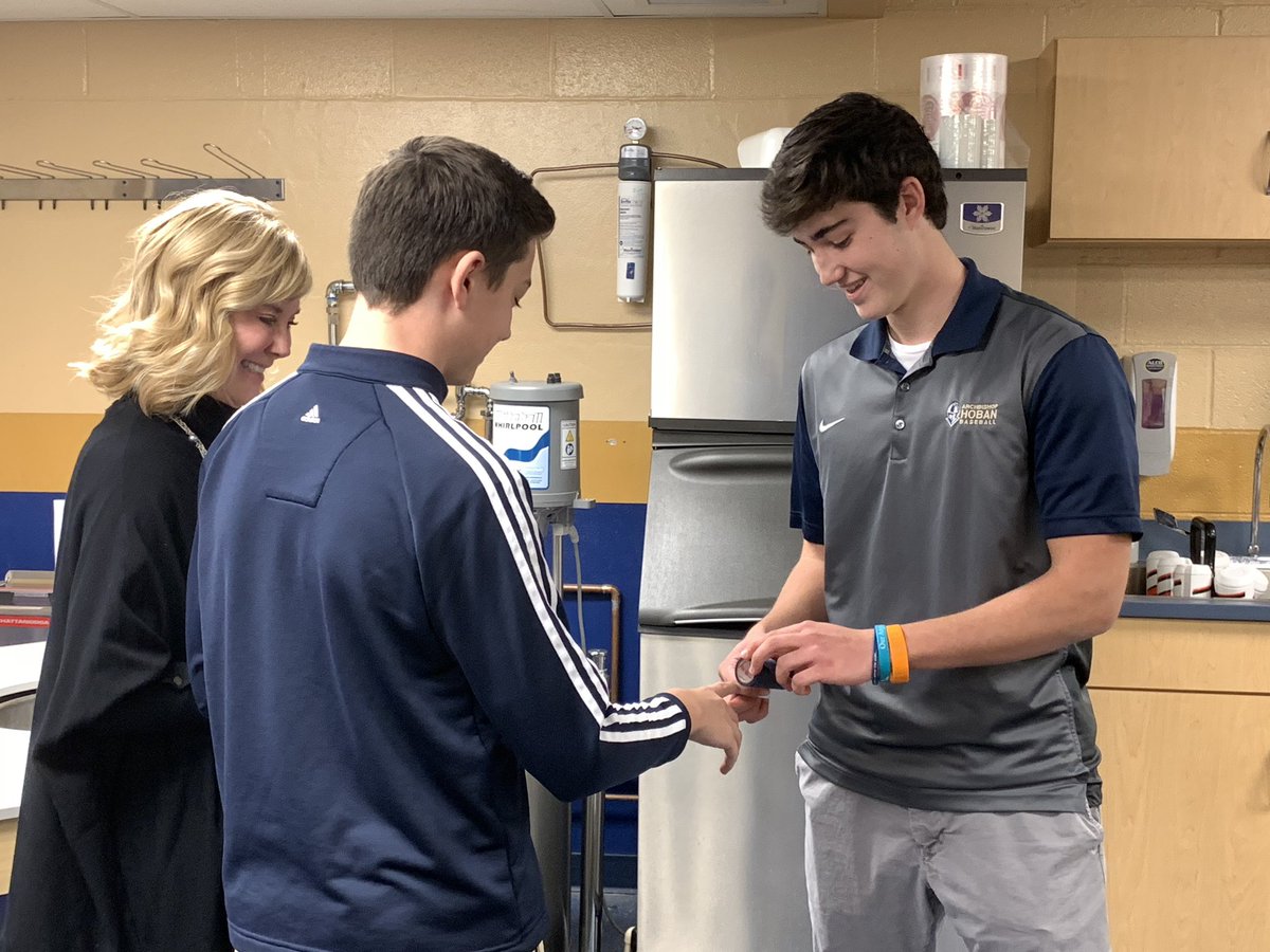 hoban's tweet photo. Senior Matthew Coyne is demonstrating some of the sports medicine taping techniques with a prospective Knight. #atTheCastle https://t.co/46mS145l36
