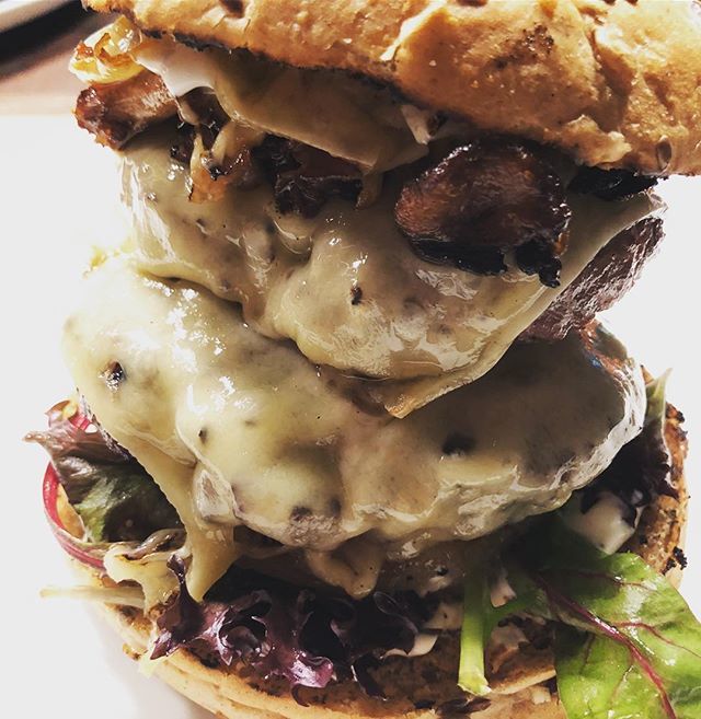 #familytime #selfmade #burger mit @oli__schwaninger #pfifferlinge #bbq #instafood ift.tt/2EKBzUK