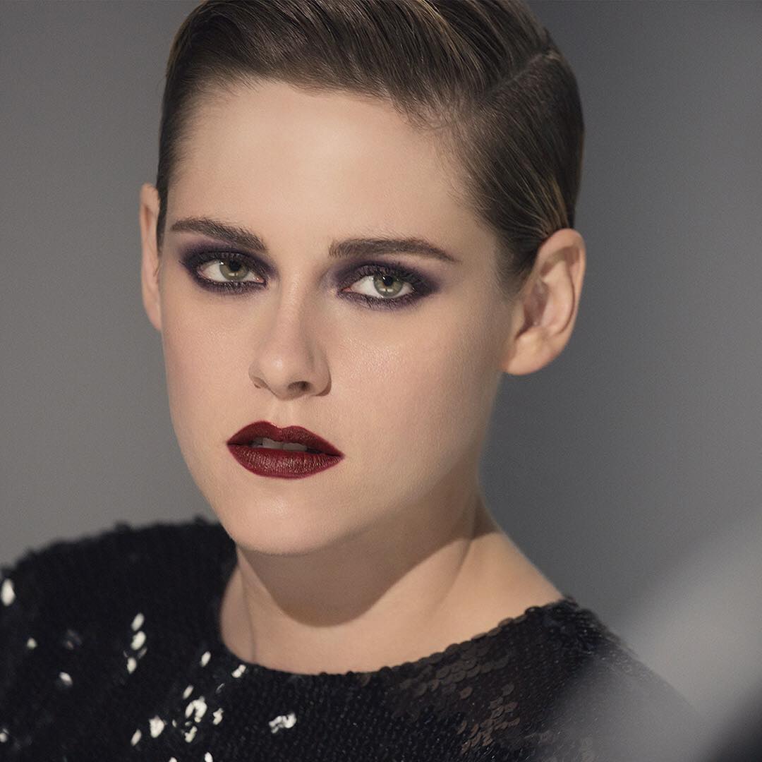 Adoring KStewart Fan on X: 'Depth meets light in the new CHANEL BEAUTY  TALKS episode with Kristen Stewart. To add depth to Kristen's look,  @luciapicaofficial plays with the new STYLO OMBRE ET