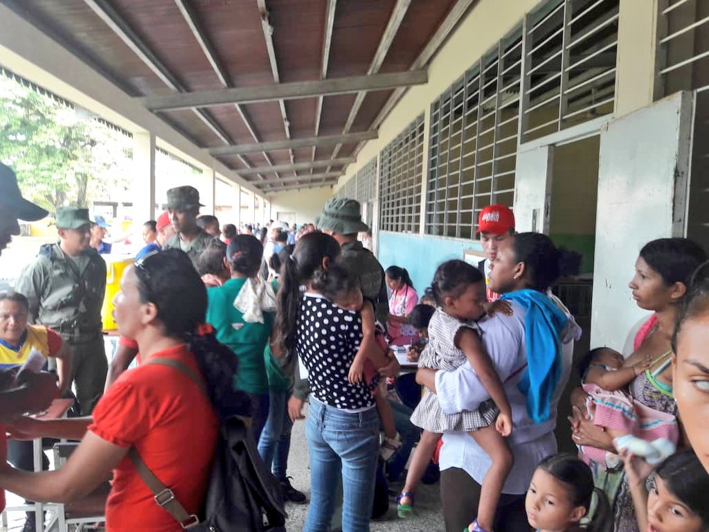 JBonaPSUV's tweet photo. Gracias a @nicolasmaduro, a @rcarrizalezpsuv y con el apoyo del General @GonzalezOrtiz1 Jefe de APRESTOS operacionales del Ejercito de la RBV logramos gran operativo médico asistencial, vacunación y pediatria en Mantecal para nuestros niñ@s y AdultosMayores #ChavismoEsPatriaLibre https://t.co/tOccLVAUjk