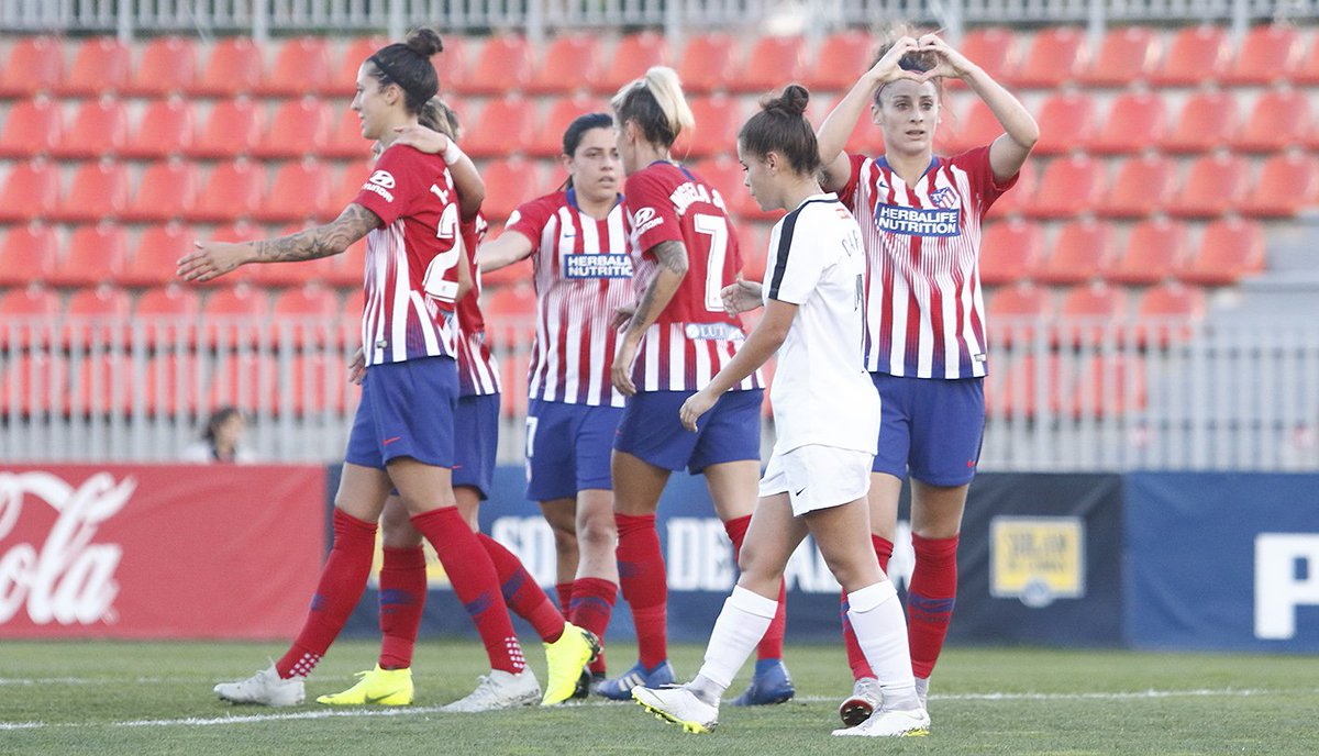 Esther celebra uno de sus tres goles (Foto: ATM).