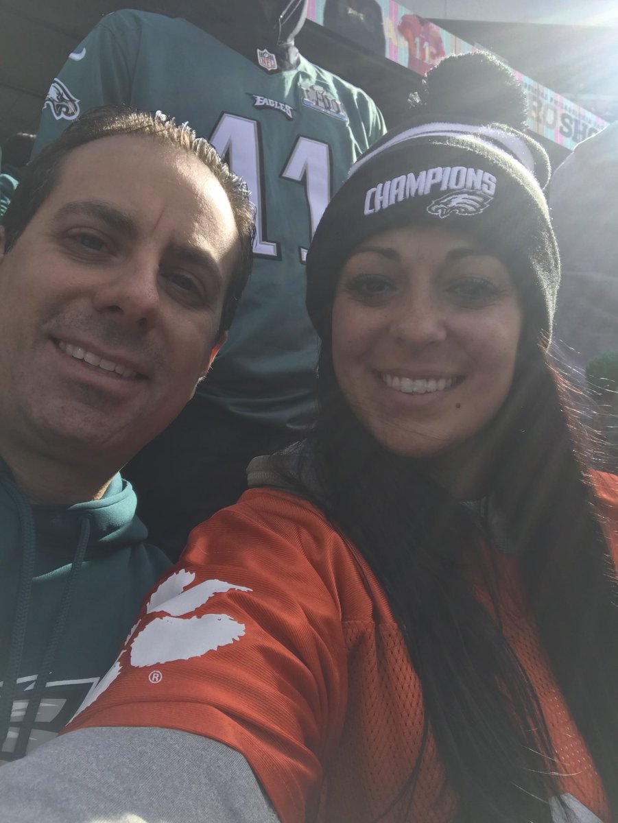 Dgaldo20's tweet photo. Representing #20 @BrianDawkins with my custom made Clemson jersey at the Eagles game today 🐯🦅🏈💚🖤 https://t.co/0J6Vk1p0Vh