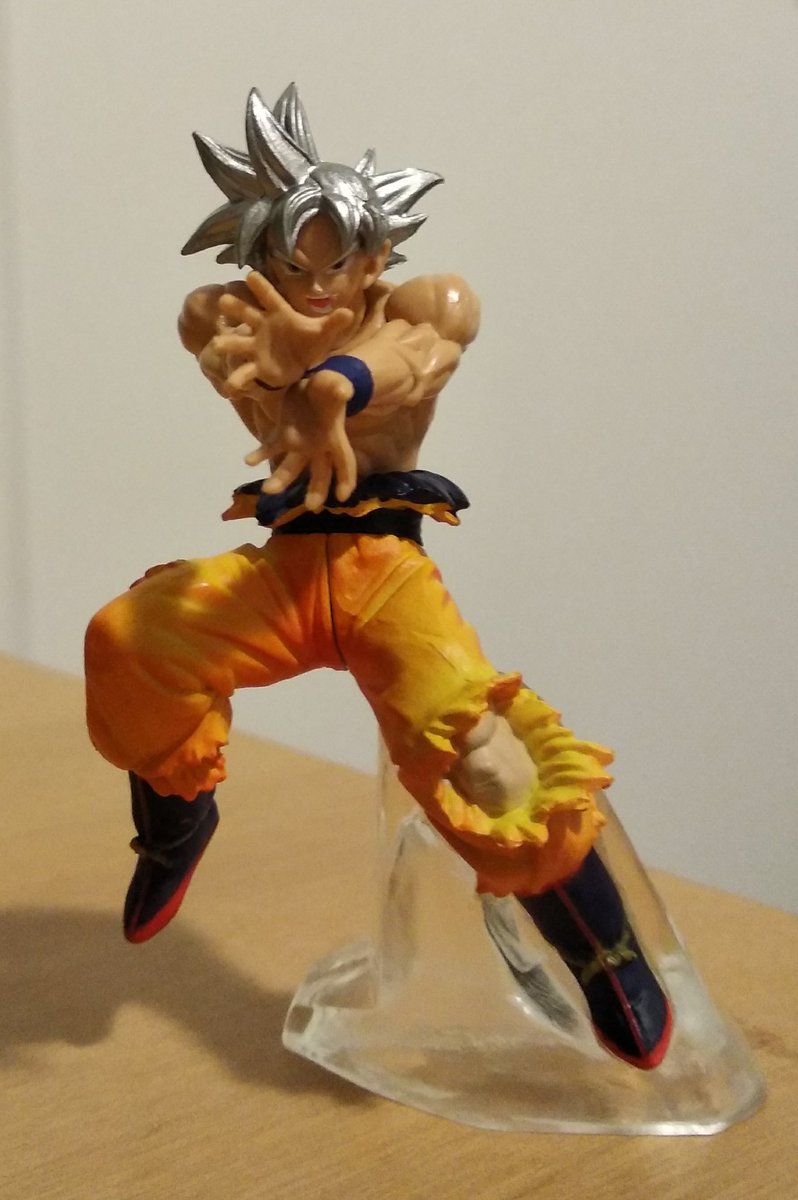 avinashsami91's tweet photo. Bought this today.. Should have bought the entire universe 7 team. #DragonBallSuper #Goku #ParisManga https://t.co/0NzsVIPWDk
