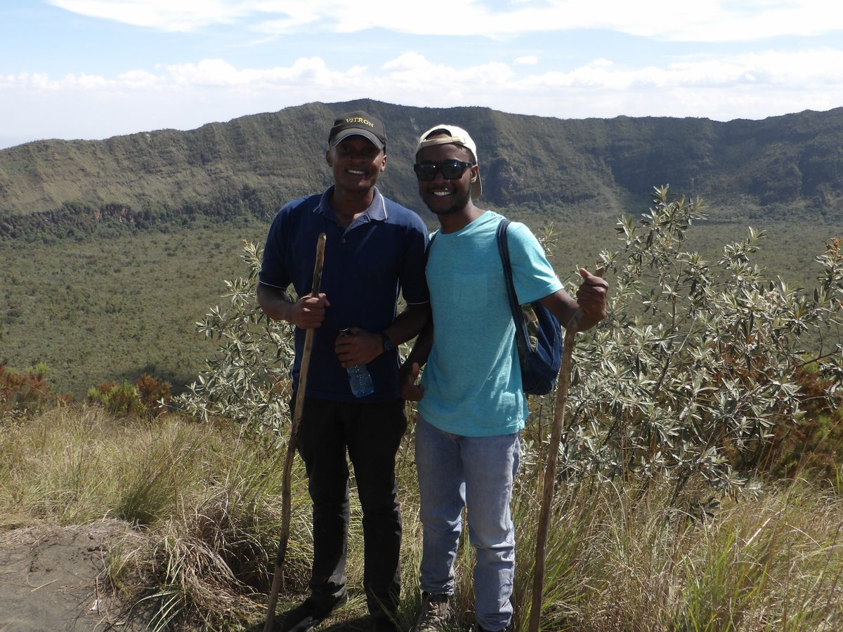 cresa_uon's tweet photo. Pushing ourselves to greater limits.@icomsojkuat was not left behind.
#longonothike https://t.co/NxXpnuD6RK