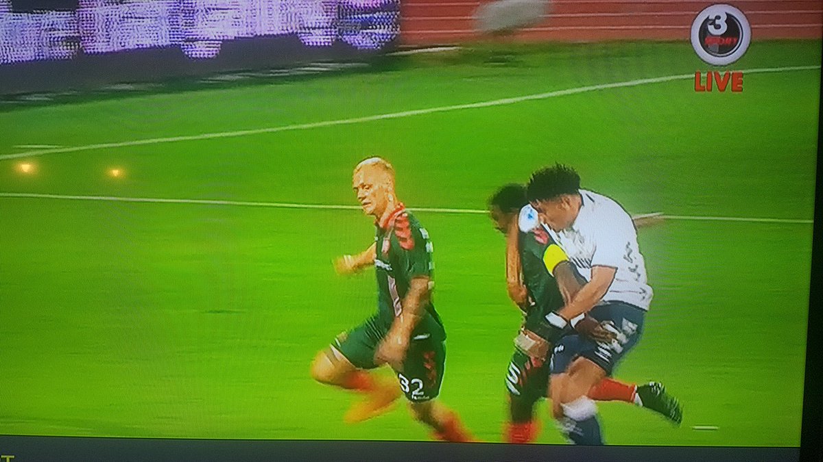 BBCDenmark's tweet photo. @aabsportdk kan godt få appelleret med det samme. Skidt dommerpræstation #agfaab #superliga #fodbold @TV3sportdk https://t.co/eywSGfpOZV