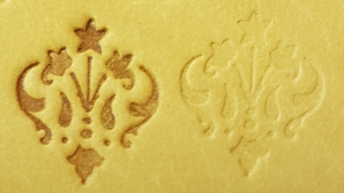 ariellesbindery's tweet photo. A trace and it's blind companion. Today we've been working on doing traces and blinds. Tomorrow we'll do gold. π #finishing #cbbag https://t.co/SgFlhTYn4z