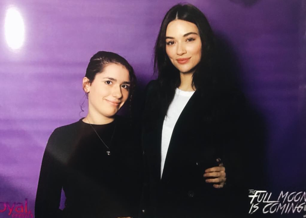 dgsara2's tweet photo. 📷 | Crystal Reed with fans at  #TFMIC5 https://t.co/iXJL7DvtXS
