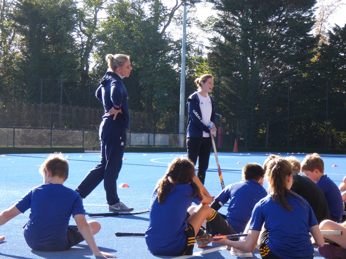 OurLegendUK's tweet photo. Want to be coached by your sporting heroes? Today these hockey loving kids experienced exactly that! Coached by Olympic gold medalists @h_richardson8 @katewalsh11 #legendevents https://t.co/9PqU7QuXTO