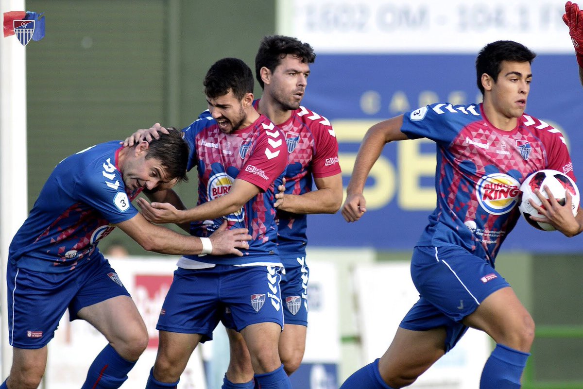 11_mika's tweet photo. Victoria muy trabajada ante un gran equipo!!! Espectacular ambiente hoy en La Albuera!!! Vamos @lagimnastica 🔴🔵 https://t.co/b0VUetXSCG