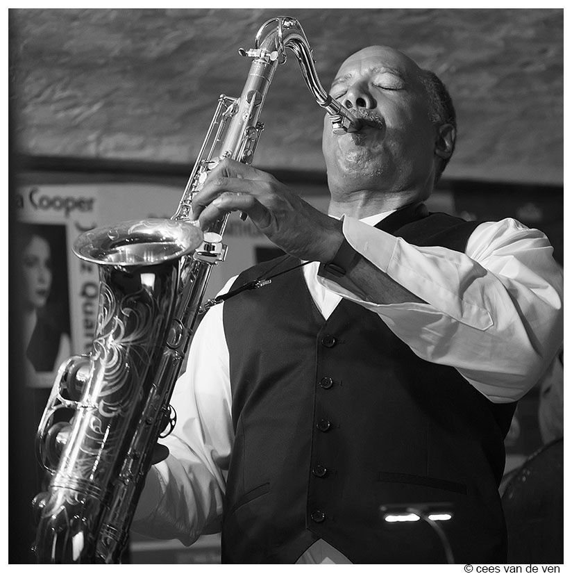 BlueSktches's tweet photo. Don Braden - After Dark
https://t.co/DvMRgc4d5r
via @BlueSktches
Don Braden Septet:
#DonBraden (ts)
#ScottWendholt (t, flhn)
#SteveWilson (as)
#NoahBless (tb)
#DarrellGrant (p)
#CristianMcBride (b)
#CarlAllen (d)
#Jazz #JTRCK
🎵 https://t.co/oULeQVEX56 https://t.co/OKVqI8xLI7