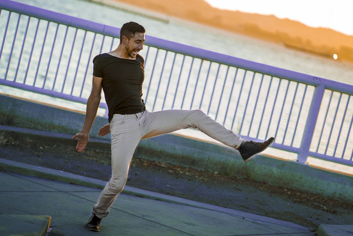 @vicentespeaks hitting the mark against the gay Oakland sunset 🌈🌇 #queerstakeovertwitter #queersoftwitter #lgbtq #queerdance #lgbtqdance  #dearqueerdancer