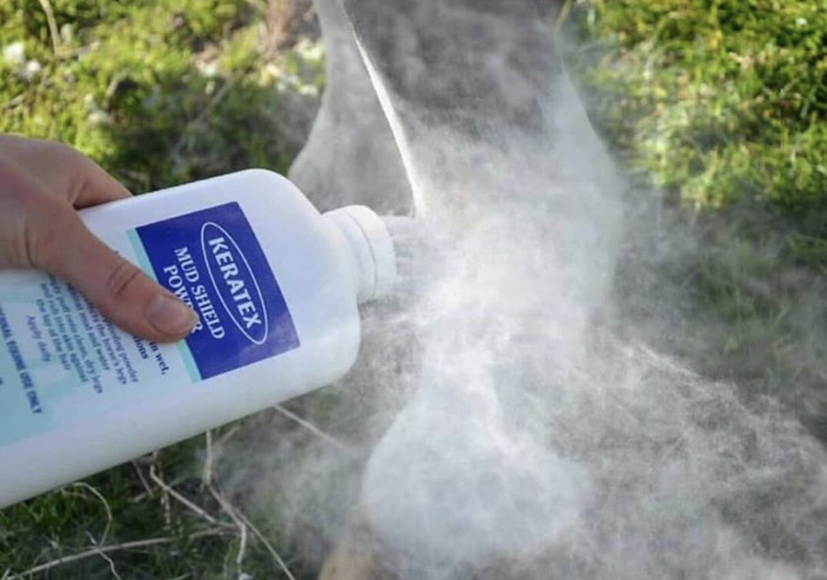 KeratexHoofcare's tweet image. #Keratex Mud Shield Powder is perfect now the weather is turning! Once applied &amp;amp; rubbed in, this powder will stop mud from sticking &amp;amp; will keep legs fully breathable, helping #horses who suffer in #muddy conditions during the Autumn and Winter months #247equestrian #horsehour