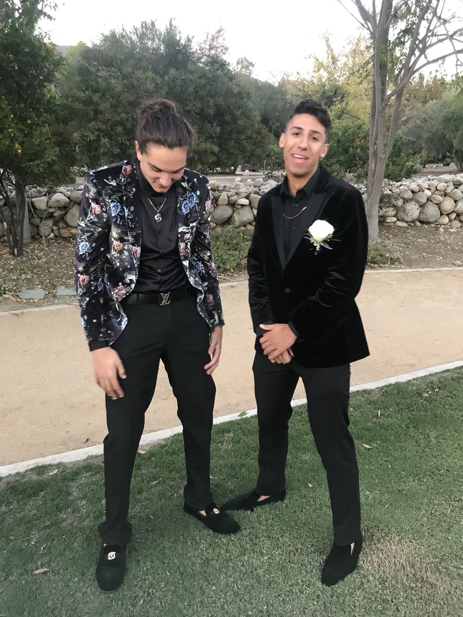 Zboe1222's tweet image. What a night #hoco2k18