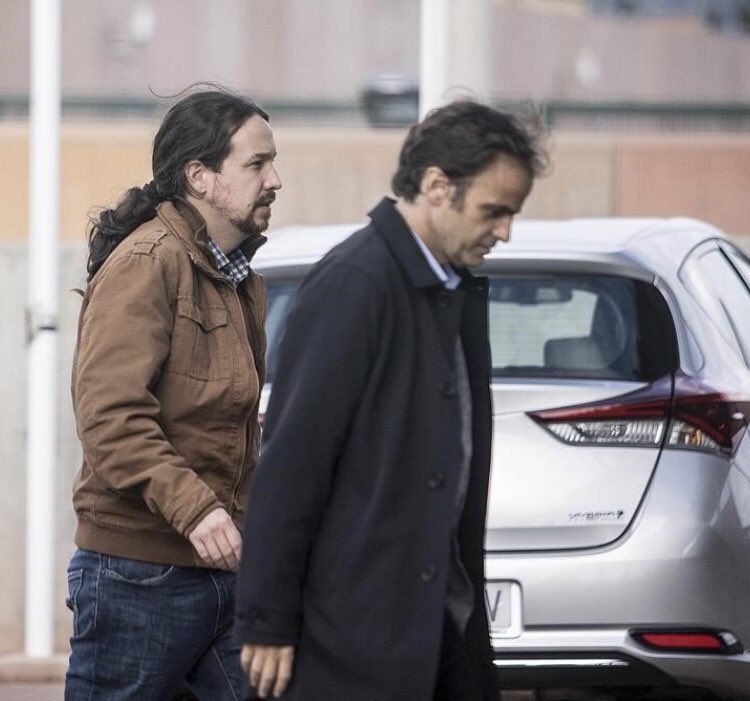 El tipo que acompañó al Vicepresidente Iglesias a negociar con Junqueras en prisión es Jaume Asens. Teniente de Alcalde de Colau, abogado defensor del asesino del Sr de tirantes con la bandera de España, y del Imam de Ripoll que adoctrinó a los terroristas de las Ramblas.