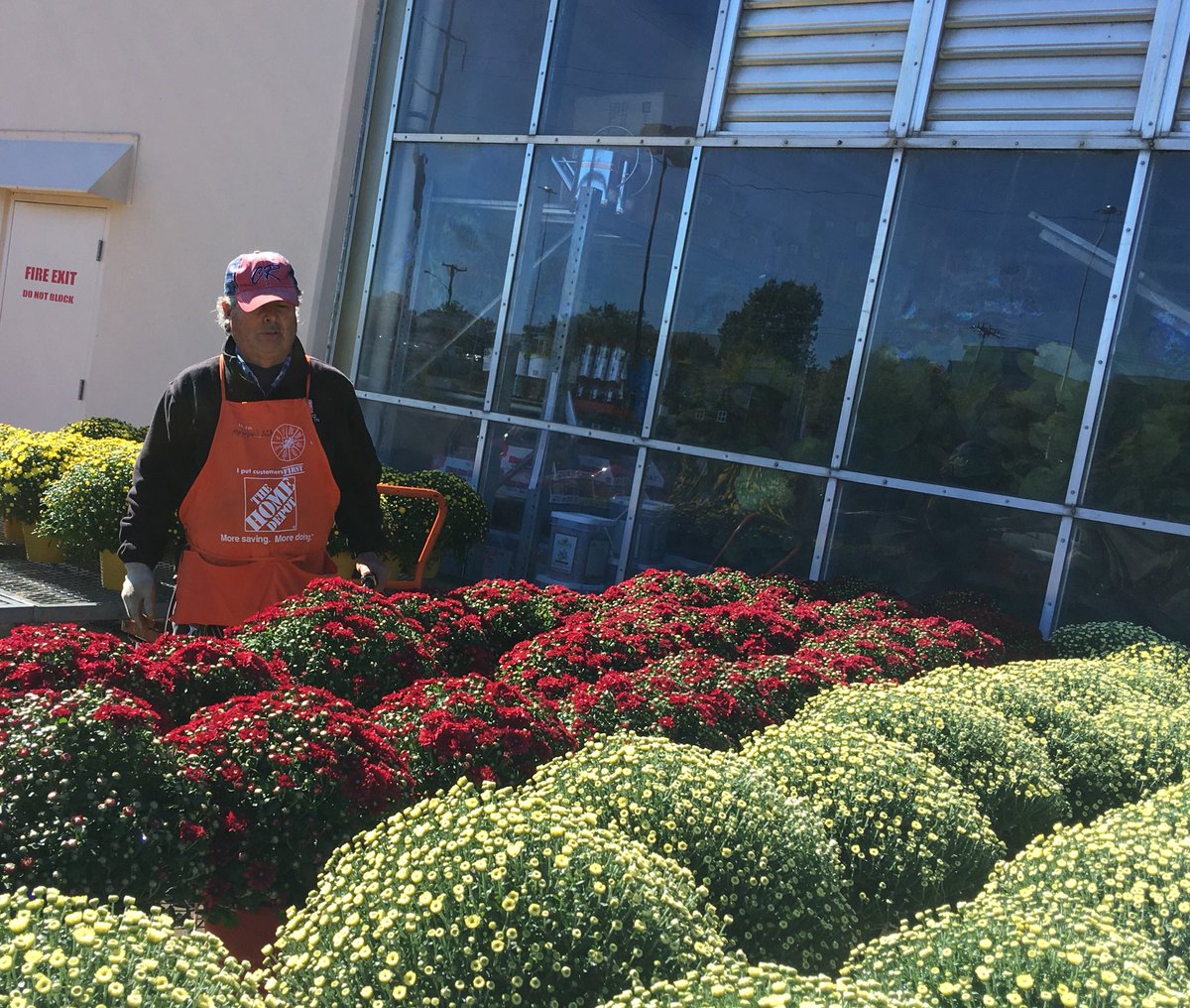 Many thanks to HD732 managers and associates on the terrific frost protection and care for our mums this weekend!  @PPSinHD <a href="/DyerEric18/">Eric Dyer</a> <a href="/ToddDrew/">Todd Drew</a> <a href="/Edward_Shelley/">Ed Shelley</a> <a href="/mjlojewski/">Michelle Lojewski</a>