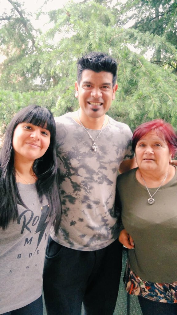 Muy feliz día a todas las mamás, especialmente a las dos más grandes...a las que tengo a mi lado día a día.

#diadelamadre #felizdia #mama #madre #hermana #ella #amor #amorpuro #familia #vivirlavida #musica #momentos #instantes