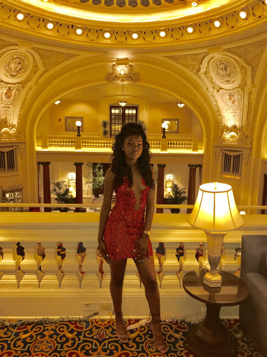 _triniteaa's tweet image. 🍫✨ #hoco2k18