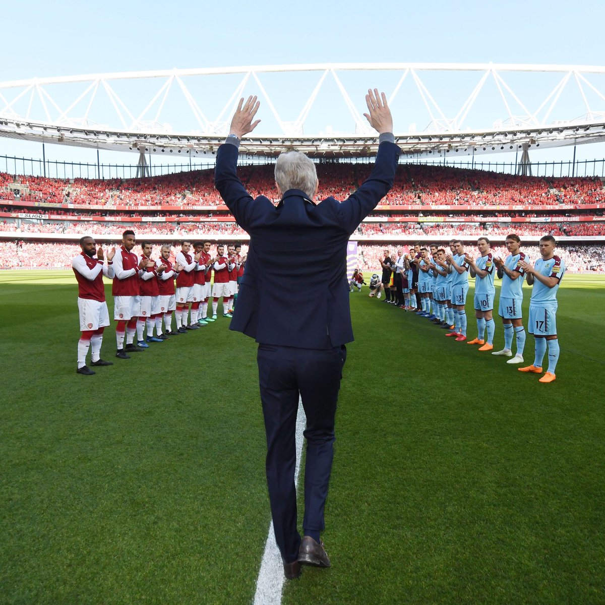 Arsenal's tweet image. 22 years. 1,235 games. 2,298 goals. 716 wins. 49, 49 undefeated. 7 FA Cups. 3 @PremierLeague titles. 2 Doubles. Won the league at Old Trafford. Won the league at White Hart Lane. Invincible. Legend.

🎶 There’s only one Arsène Wenger 🎶