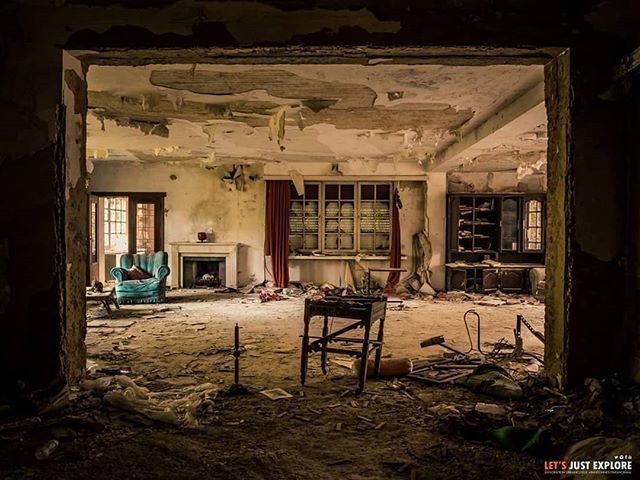 Maison Alexa

#urbanexplorer #urbexbelgium #urbexfrance #urbexworld #abandonné #lostplaces #lostpic #abandoned #abandonedplaces #abandoned_junkies #abandoned_excellence #abandonedafterdark #abandonedphotography #urbex #urbexpeople #urbexphotography #urba… ift.tt/2yTEcNZ