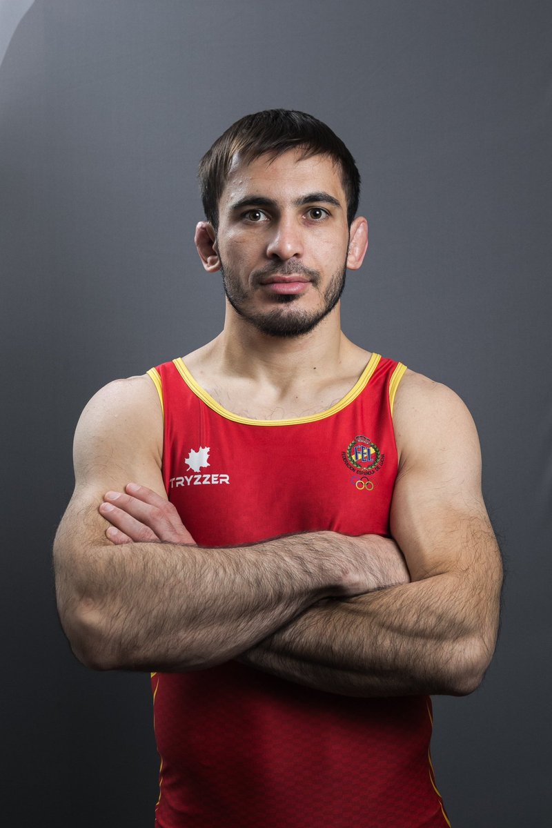 #Lucha ¡¡Histórico Taimuraz!! El luchador 🇪🇸 conquista el bronce en #BudaWrestle2018 y consigue la primera medalla masculina española en un Mundial de lucha. ¡¡FELICIDADES!!  👏👏👏👏