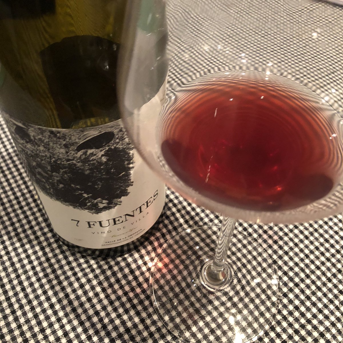 undertheflor's tweet image. 7 Fuentes: Cheap as chips and volcano quality #bythegallon #topvalue #topwine #canarywine by @Jonatanvino and the guys at @Suertesmarques #getin