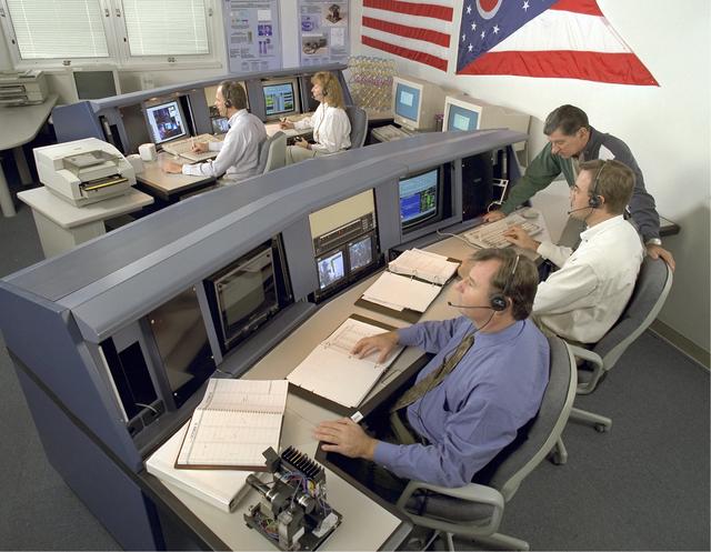 NasaTimeMachine's tweet image. 20 yrs ago today: Microgravity. More details: images.nasa.gov/#/details-0101…